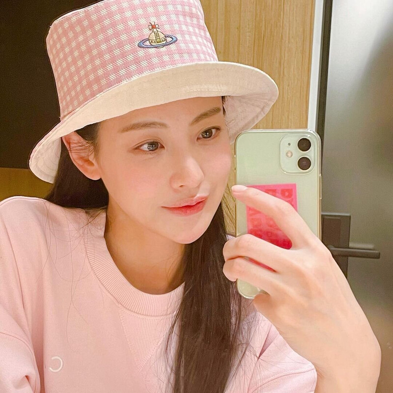 220522 Oh Yeon-seo Instagram Update documents 4