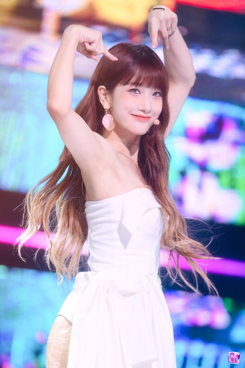 220710 fromis_9 Seoyeon - 'Stay This Way' at Inkigayo documents 11