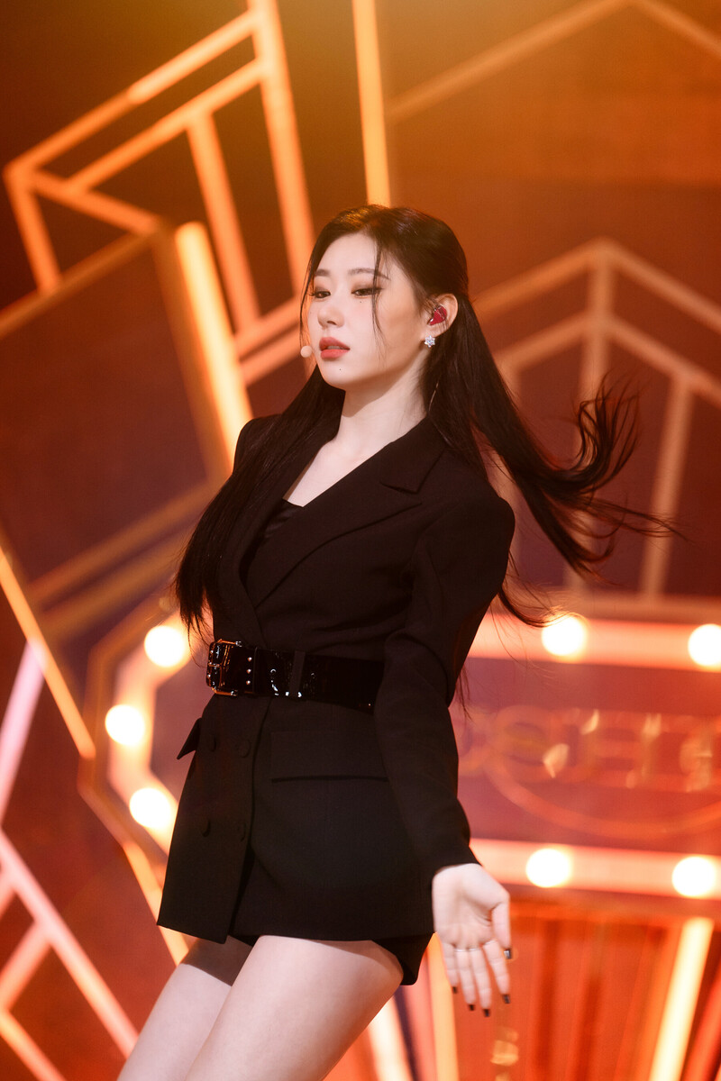 221204 ITZY Chaeryeong - 'Cheshire' at Inkigayo documents 5