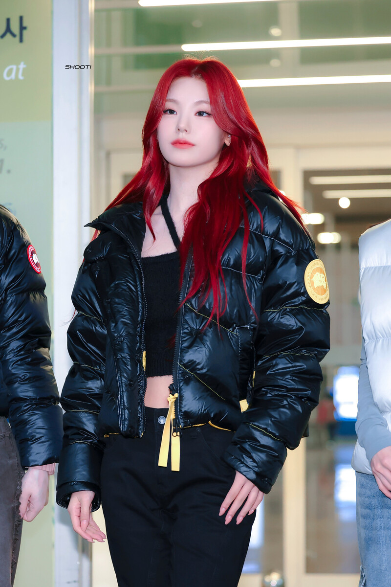 231103 ITZY Yeji - ICN Airport documents 4