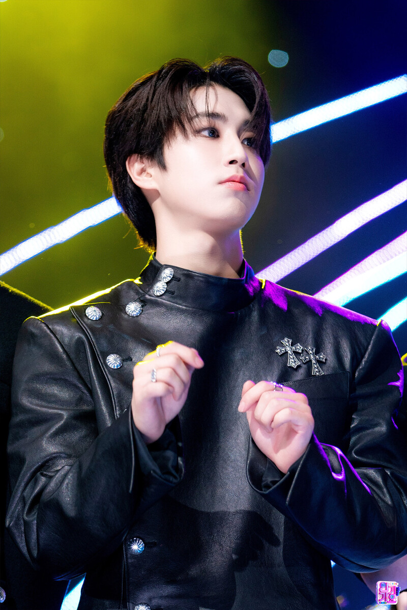 231119 Stray Kids Han - 'ROCK-STAR' at Inkigayo documents 1