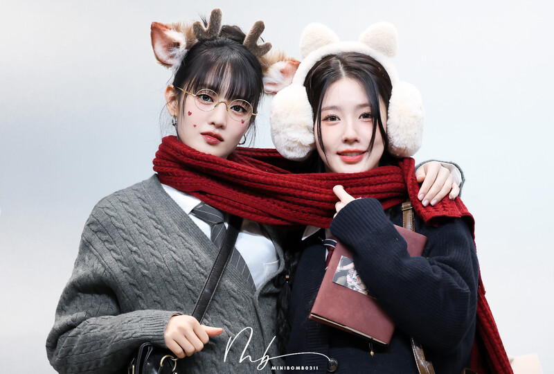 241222 (G)I-DLE Minnie & Miyeon -  at Everline Fansign event documents 1