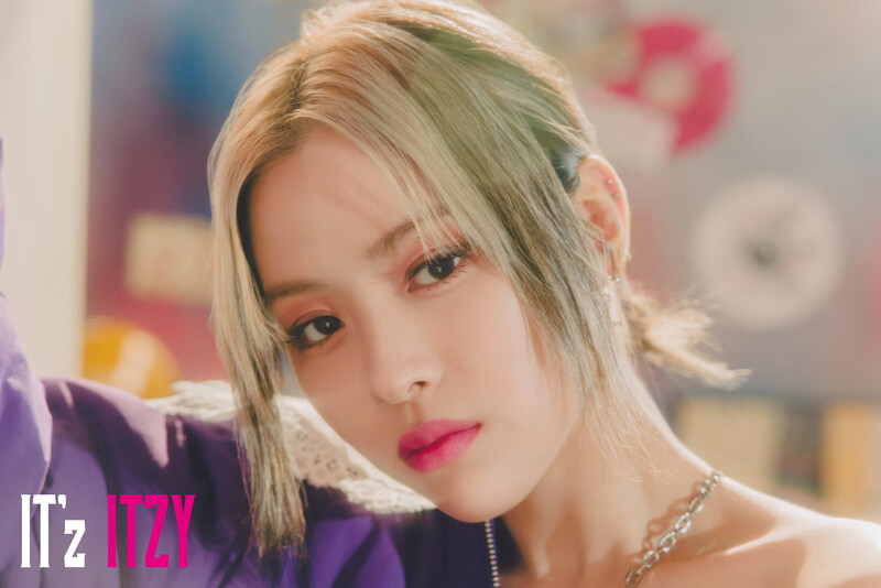 ITZY Japan Debut Album『IT'z ITZY』Concept Teasers documents 6