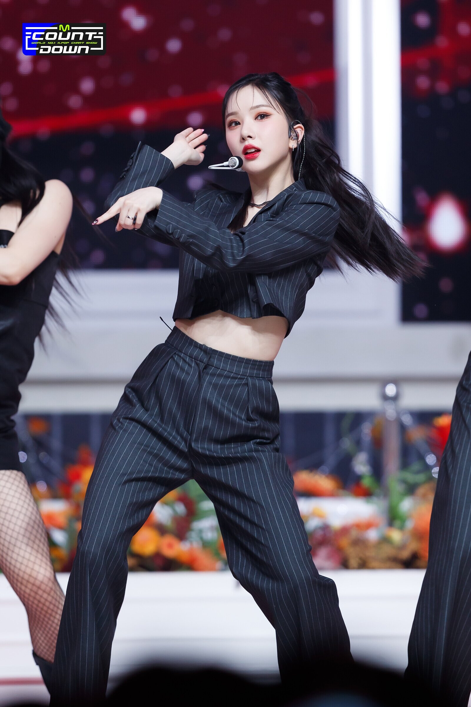 230202 VIVIZ Eunha 'PULL UP' at M Countdown | kpopping