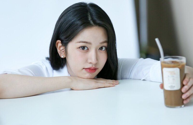 240702 Starship Entertainment Naver Update with Yujin - 'Maxim Supreme Gold' Advertisement Behind the Scenes documents 8