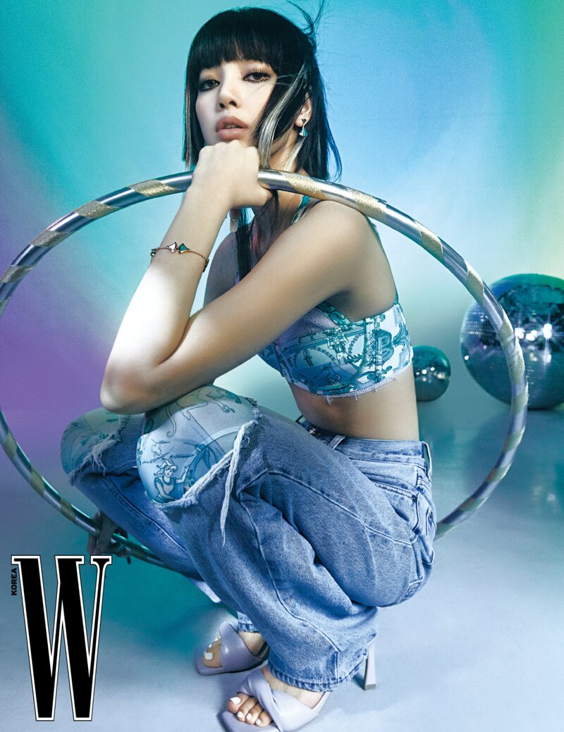 LISA for WKorea Cool Retro - August 2021 Issue documents 5
