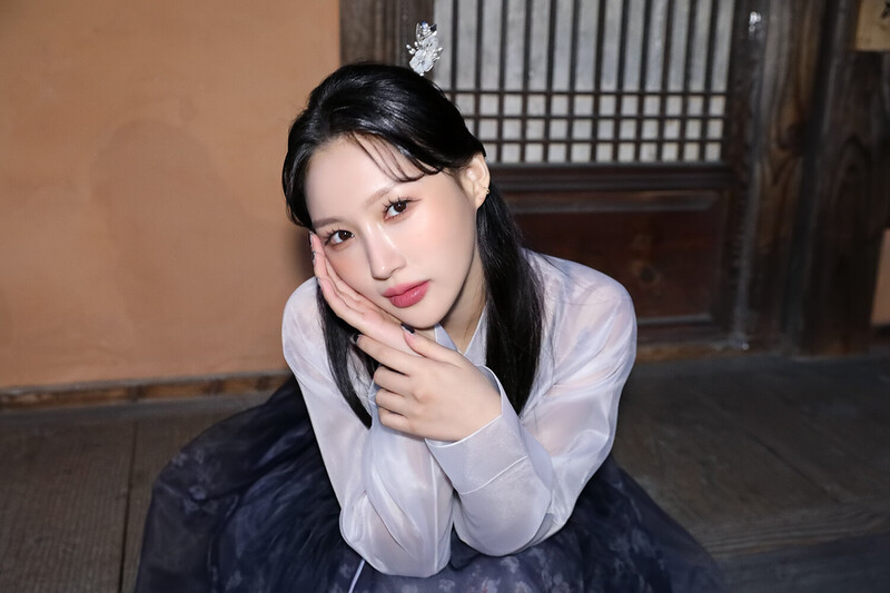 220803 Dreamcatcher Naver Post - Siyeon 'Entrancing' Special Clip documents 5