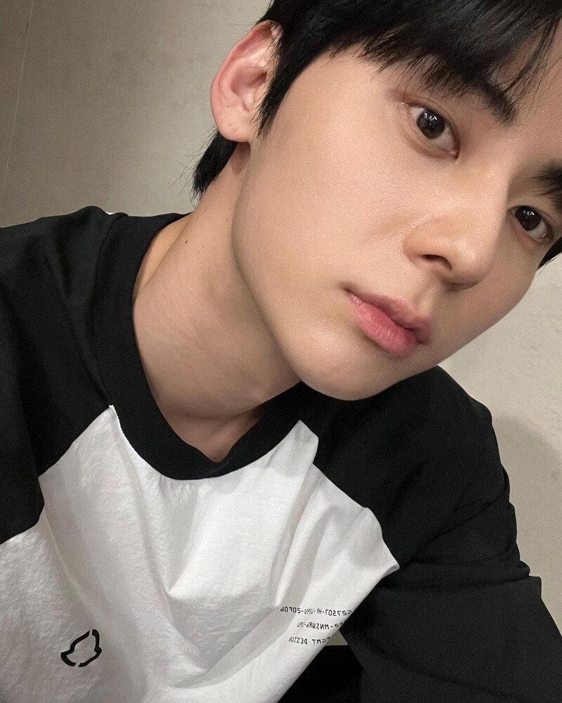 230125 Hwang Minhyun Instagram Update documents 2