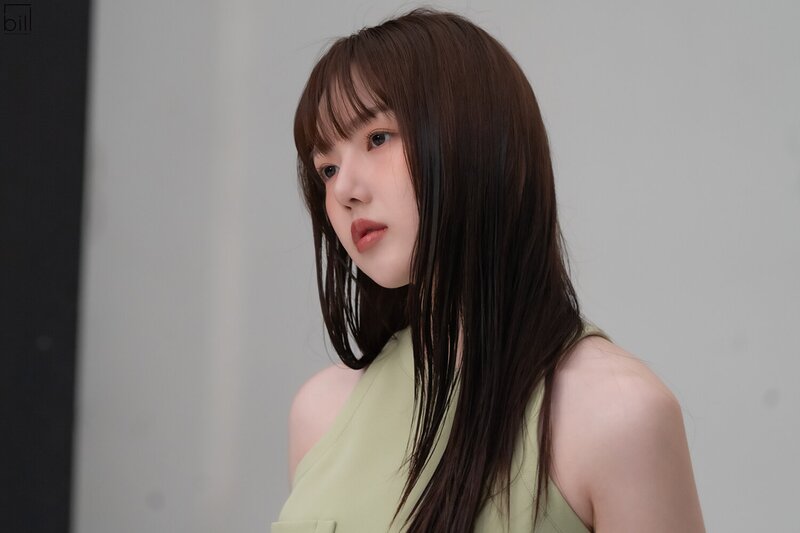 230901 Bill Entertainment Naver Post - YERIN for 'Star1 Magazine' behind documents 8