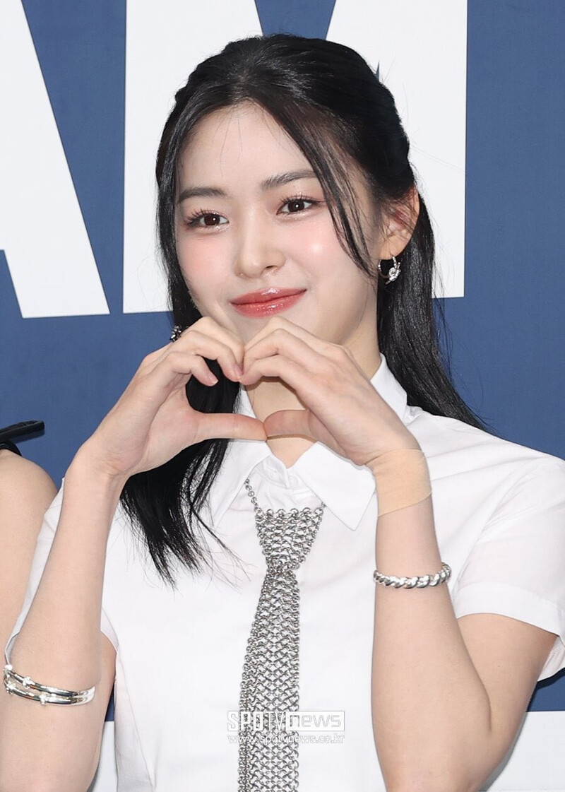 240822 ITZY Ryujin - 2024 K-World Dream Awards documents 8