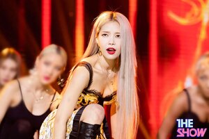 200428 MAMAMOO Solar - "Spit it out" at The Show (SBS Website Update)