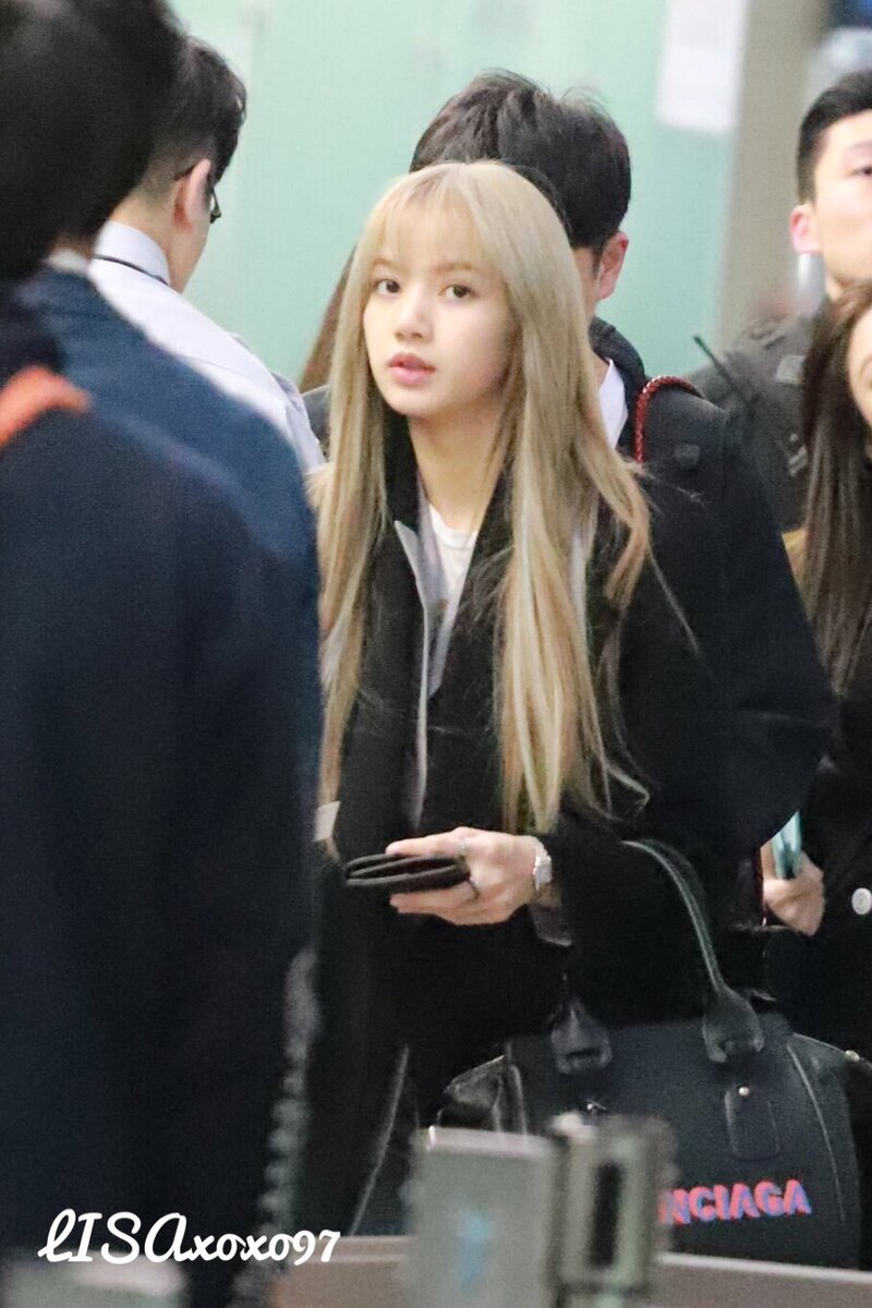 190109 - LISA at Incheon airport documents 5
