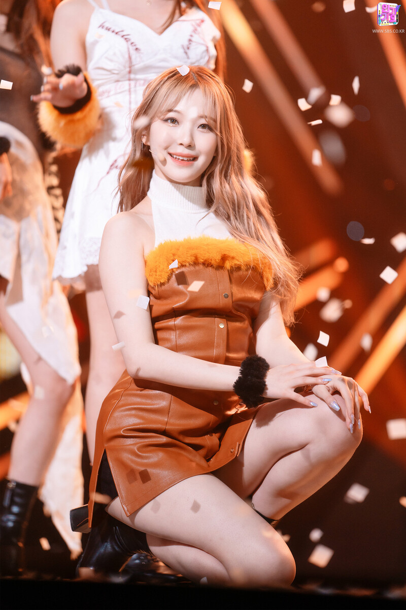 220130 fromis_9 Jiheon - 'DM' at Inkigayo documents 1