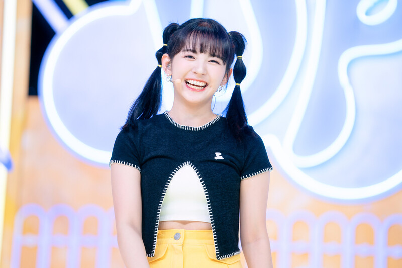 220703 Kep1er Mashiro 'Up!' at Inkigayo documents 6