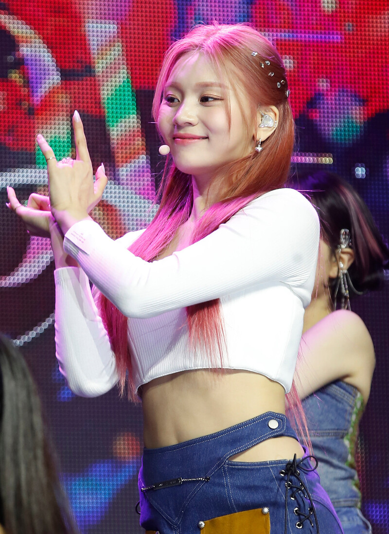 220706 VIVIZ Umji - 2nd Mini Album 'Summer Vibe' Press Showcase | kpopping