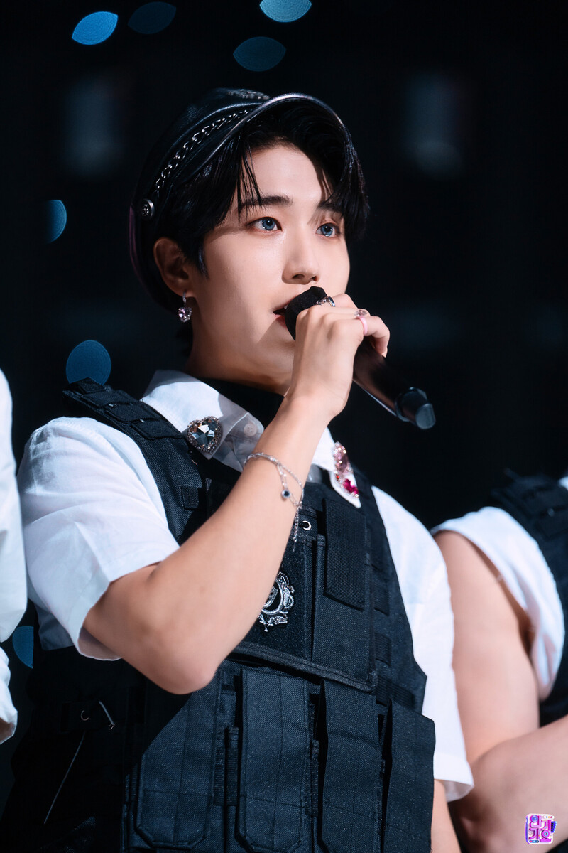 221023 StrayKids Han - 'CASE 143' at Inkigayo documents 9