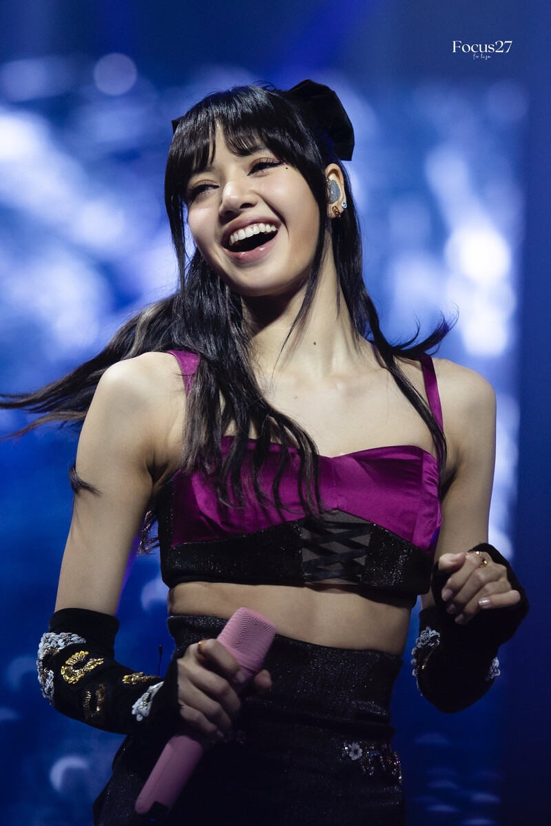 221211 Blackpink Lisa Born Pink Concert In Paris Day 1 Kpopping 