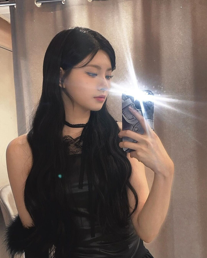 240522 EVERGLOW Yiren Instagram Update documents 3