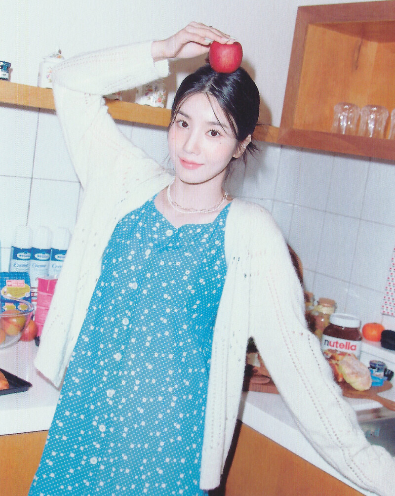 Kwon Eunbi 2022 Season's Greetings (Scans) documents 8