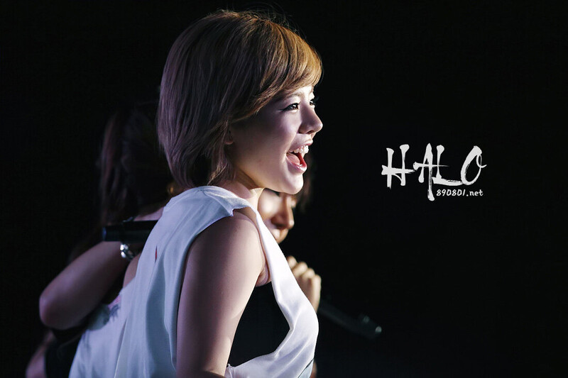 120818 Girls' Generation Sunny at SMTown in Seoul documents 3