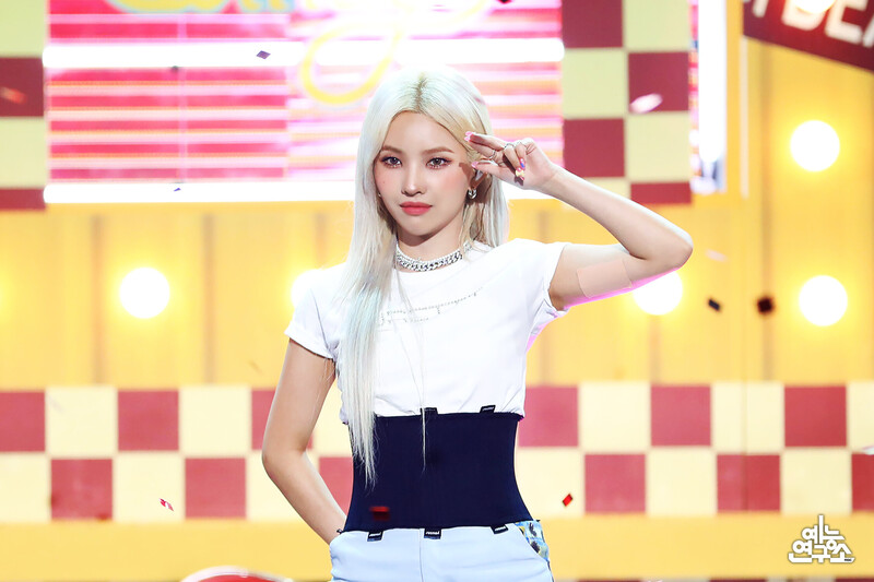 210710 Soyeon - 'Beam Beam' at Music Core documents 8