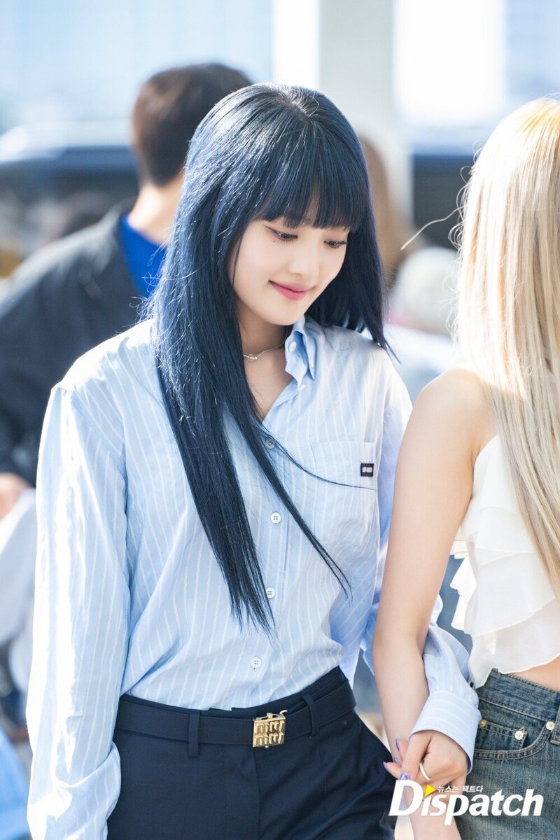 230609 (G)I-DLE Minnie at Incheon International Airport documents 3