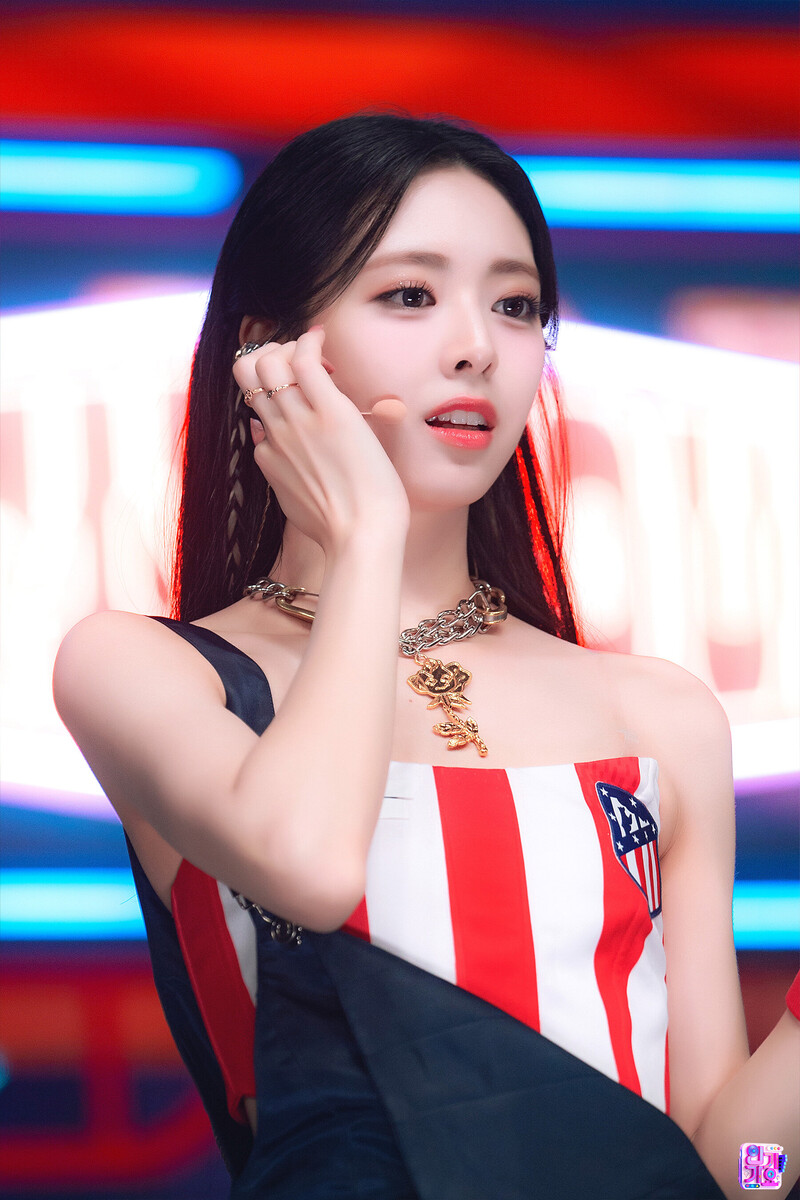 230806 ITZY Yuna - ‘CAKE’ at Inkigayo documents 1