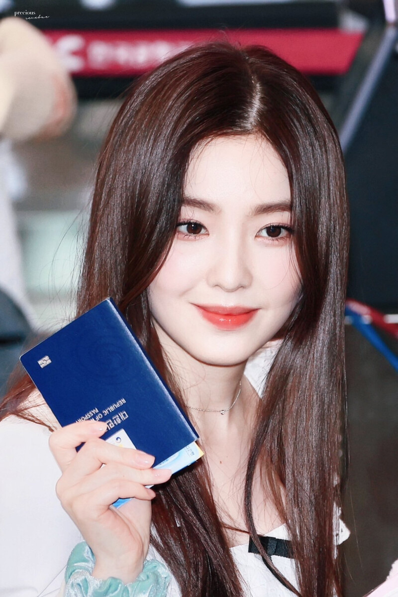 240510 Red Velvet Irene at Gimpo International Airport documents 1