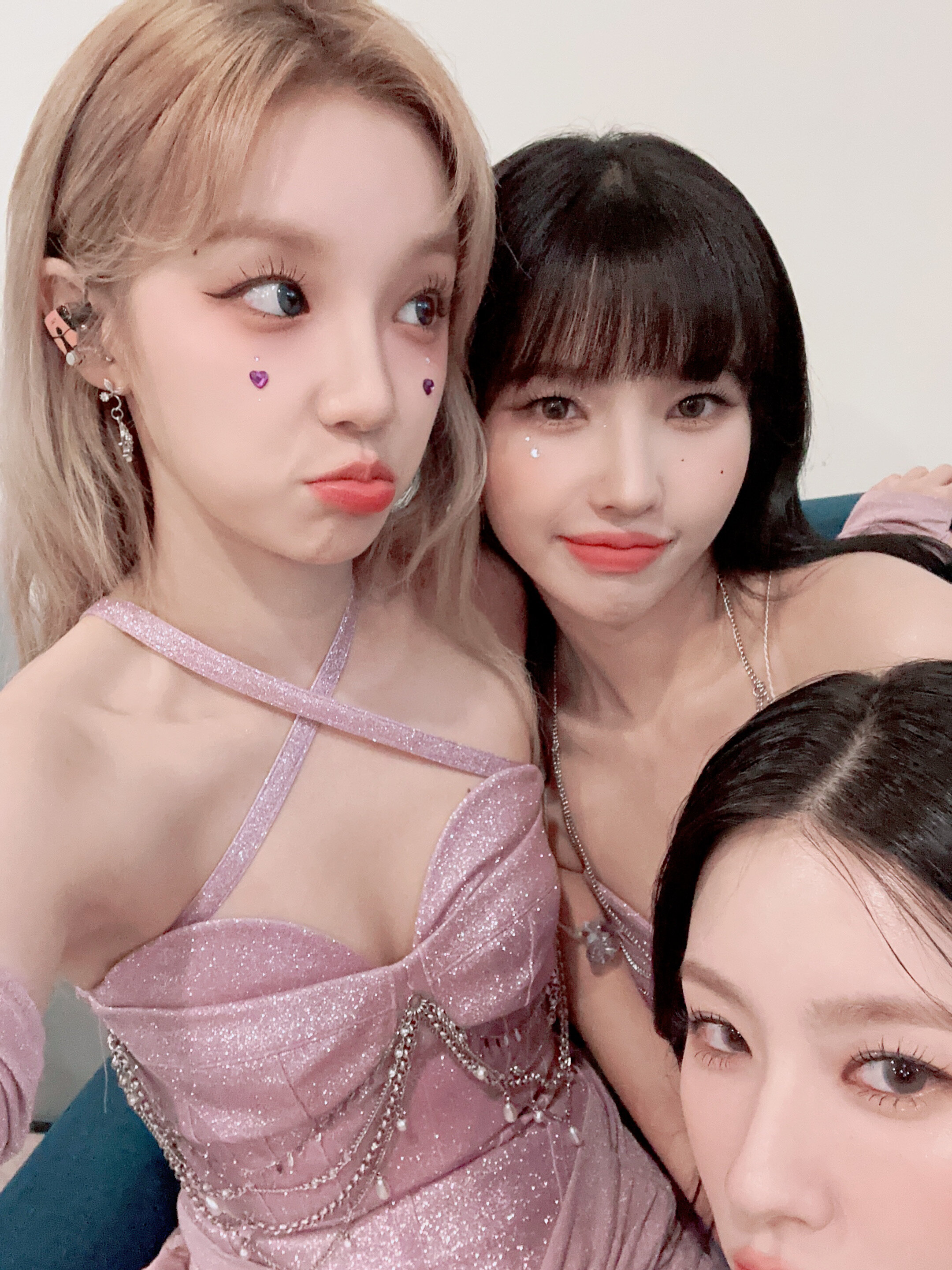 230702 - YUQI Weverse Update with (G)I-DLE | kpopping