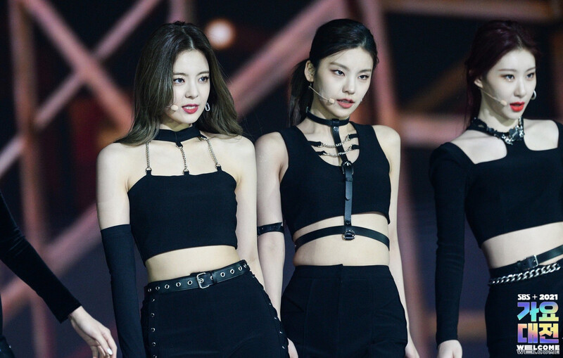 211225 ITZY at SBS Gayo Daejeon documents 6