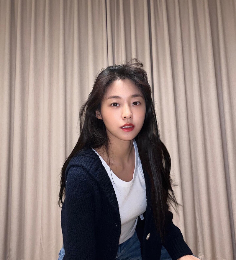 220302 AOA Seolhyun Instagram Update documents 1