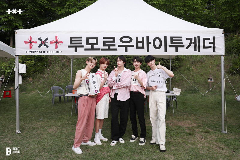 220801 TXT Weverse Update - 'The Game Caterers' Photo Sketch documents 1