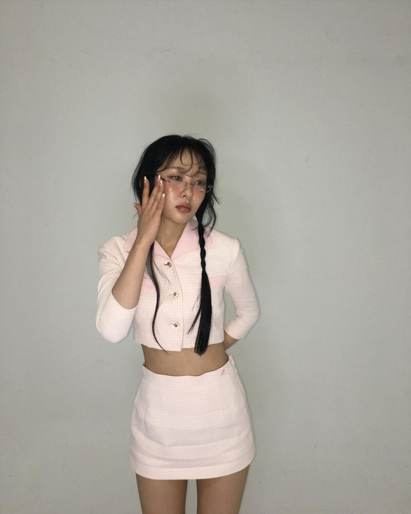 241119 - YVES Instagram Update documents 1