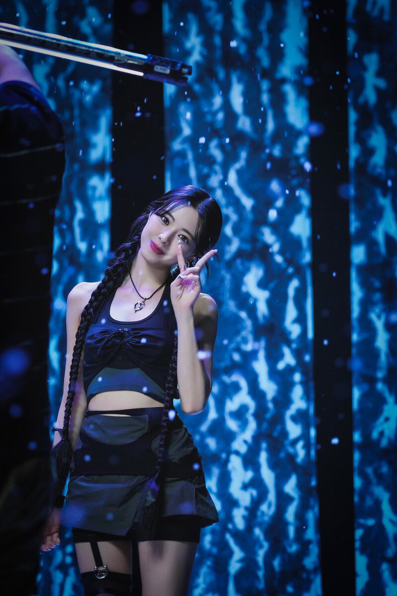 ITZY 'RINGO' MV Behind Photos - YUNA documents 3