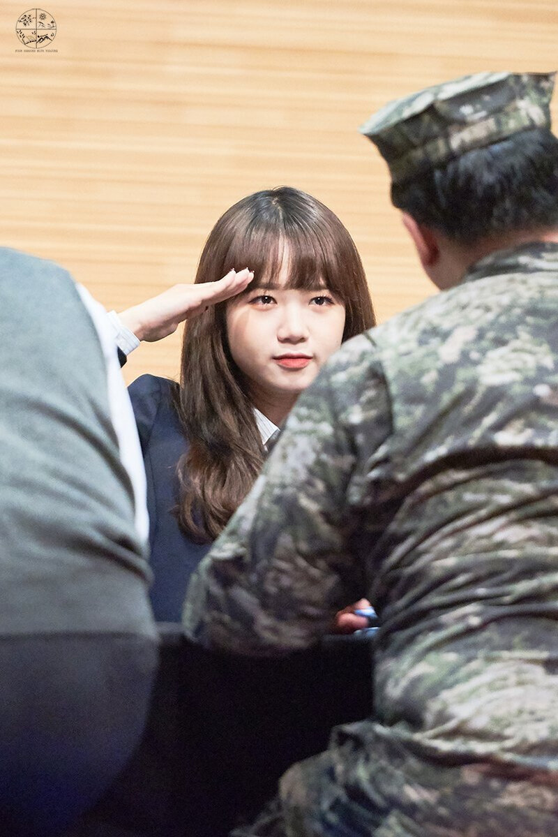 180519 Weki Meki Yoojung at 'Lucky' Gangbyeon Fansign documents 2