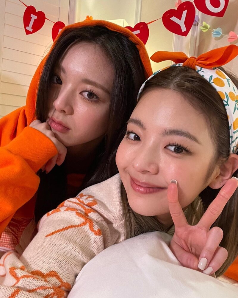 211111 ITZY SNS Update documents 6
