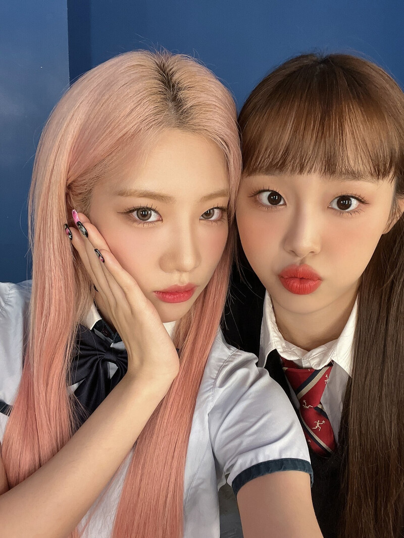 220713 LOONA Twitter Update - Kim Lip & Chuu documents 5