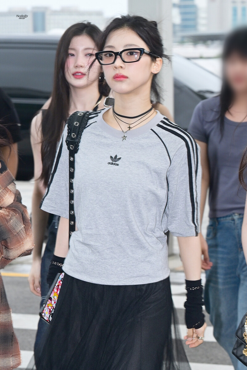 240729 BABYMONSTER Ruka at Incheon International Airport documents 2