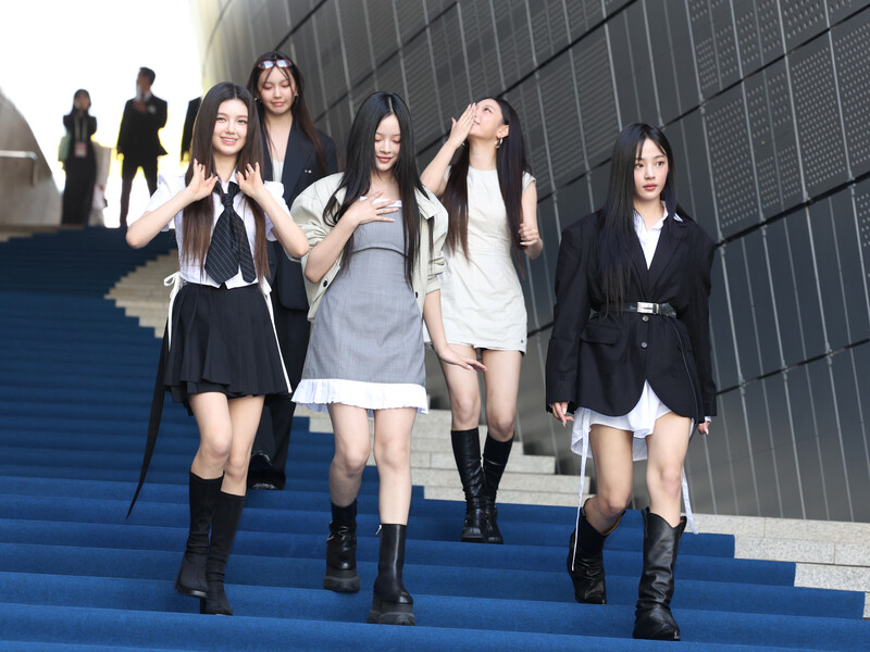 240903 New Jeans - Seoul Fashion Week documents 6