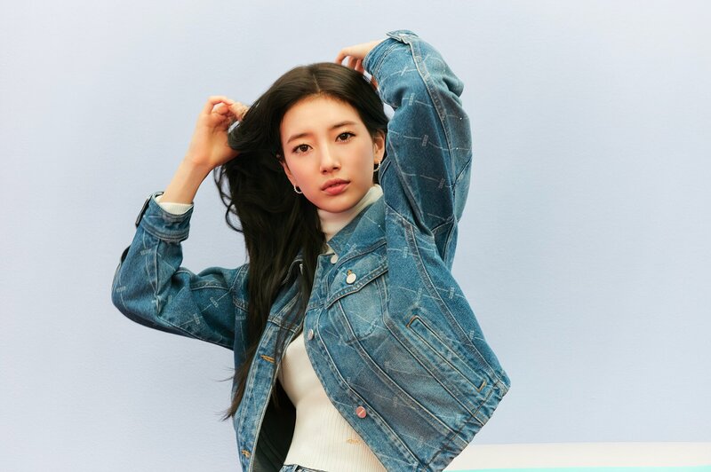 Bae Suzy for Guess 2021 FW Collection documents 7