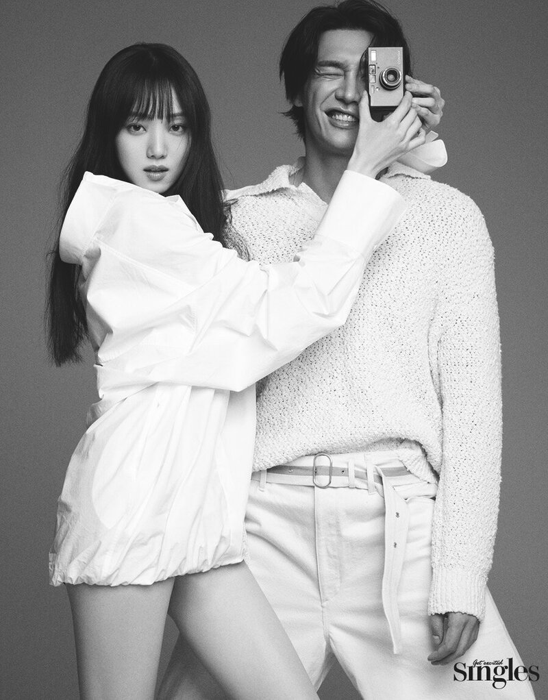 Lee Sung Kyung & Kim Young Kwang for Singles Magazine April 2023 Issue documents 2