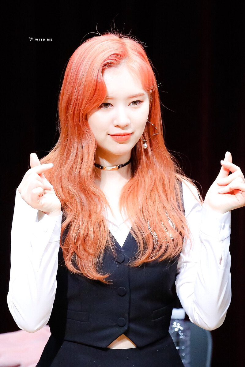 180324 Weki Meki Elly at 'Lucky' Suwon Fansign documents 3