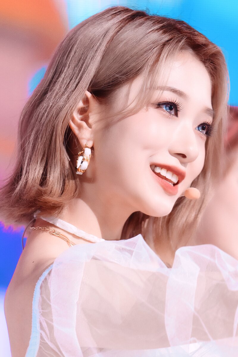 220123 fromis_9 Seoyeon - 'DM' at Inkigayo documents 26