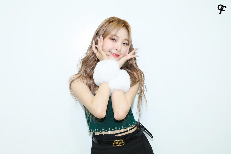 220222 fromis_9 Weverse Update - 'Midnight Guest' Behind Sketch 2 : DM documents 5
