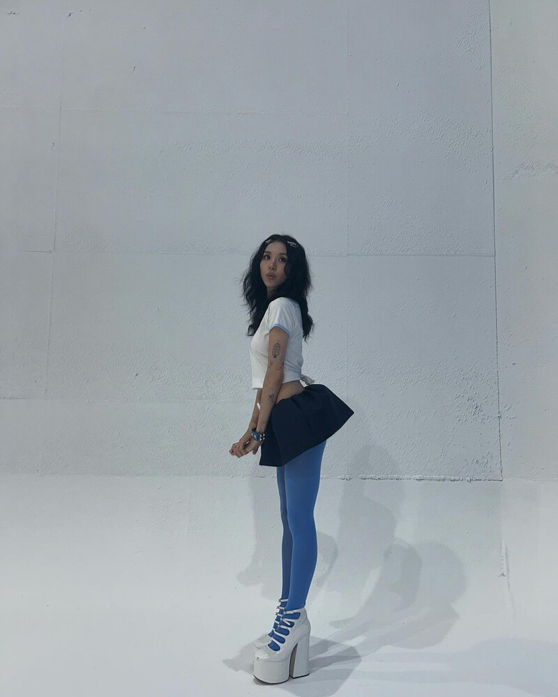 241101 - CHAEYOUNG Instagram Update documents 5