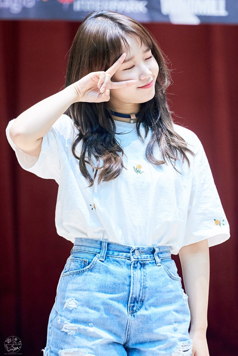 180429 Weki Meki Yoojung at Hongdae 'Lucky' Fansign documents 3