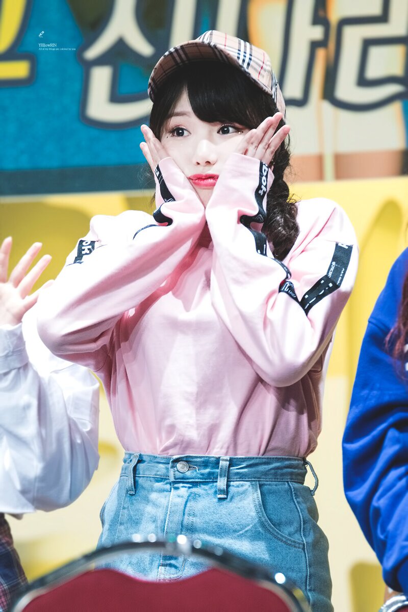 180503 GFRIEND Yerin at 'Time for the moon night' Sangam Fansign documents 1