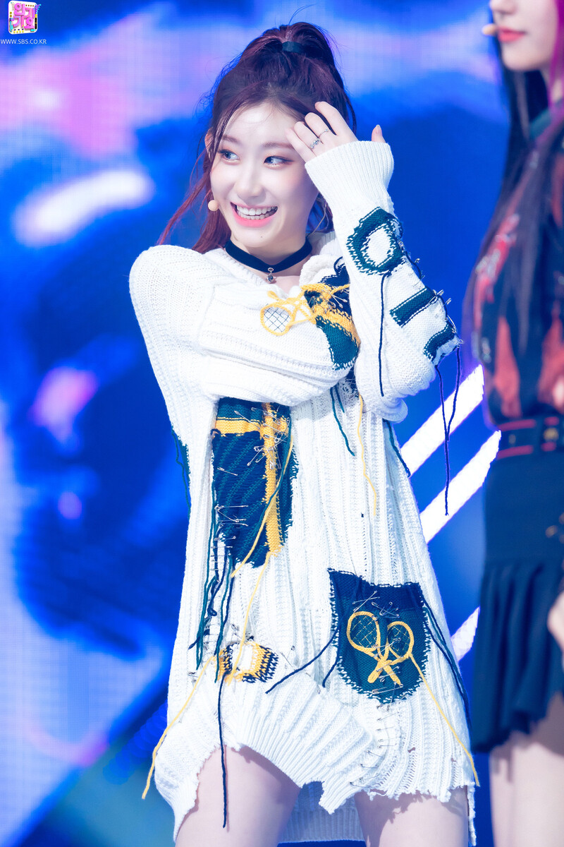 211010 ITZY - 'LOCO' at Inkigayo documents 5