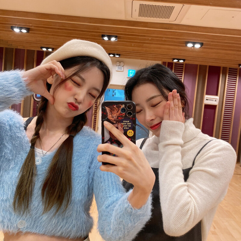211229 Rocket Punch Twitter Update - Yeonhee & Yunkyoung documents 2