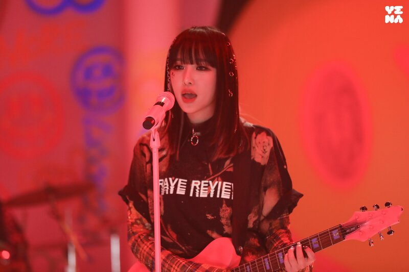 220209 Yuehua Naver Post - Yena 'SMILEY' Performance Video Behind documents 3